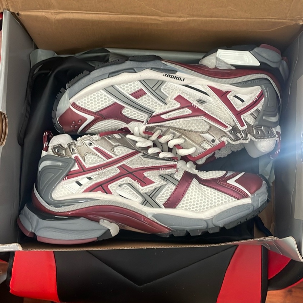 Size 42 (US9) Balenciaga runners